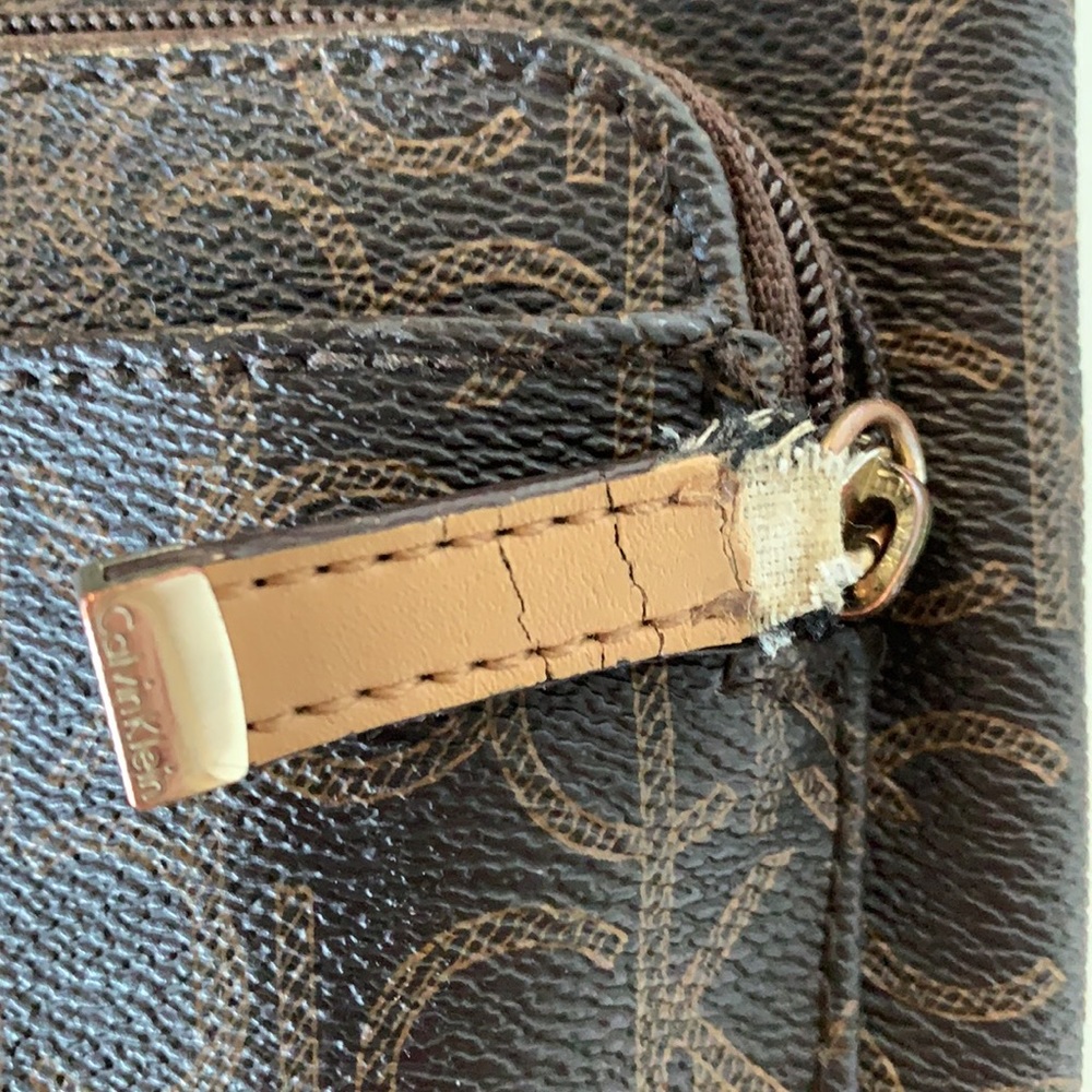 Calvin Klein monogram crossbody purse - Picture 5 of 8